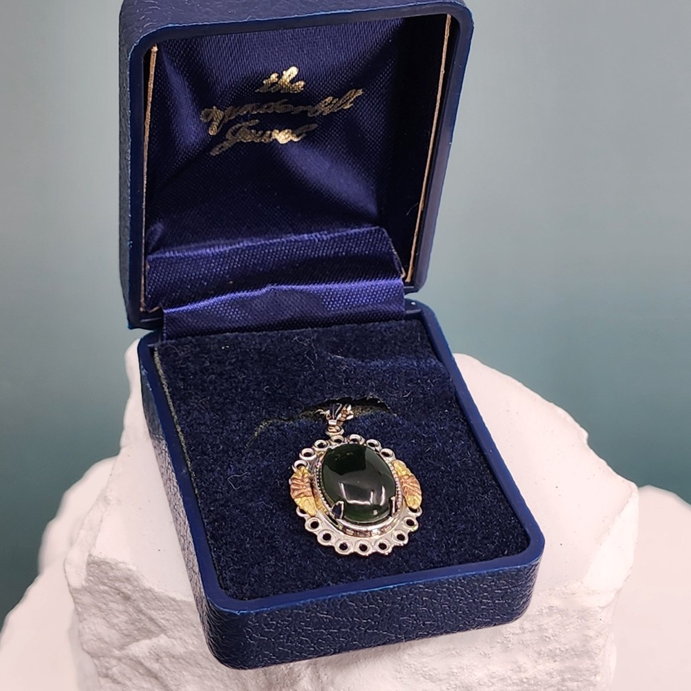 The Vanderbilt Jewel Gold Tone Style Green Jade Cabochon Leaf Pendant Jewelry